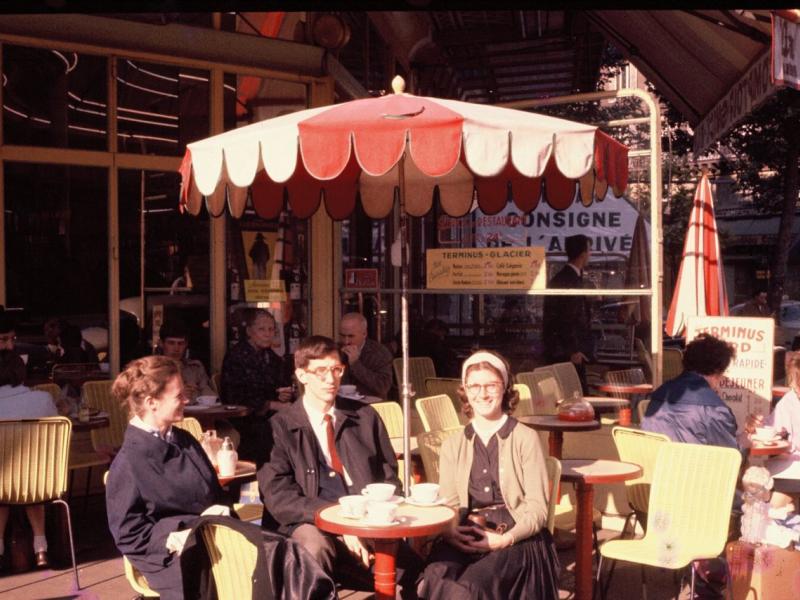 4. París, amb la seva esposa Julia, a la seva esquerra (agost de 1963).